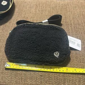 Lululemon everywhere belt bag black fleece. NTW.